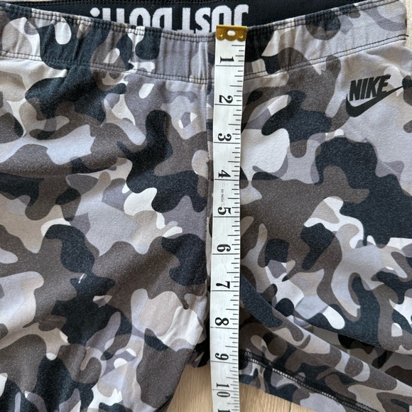 Nike Monochrome Camo Leggings Women’s Size Small - Picture 3 of 11